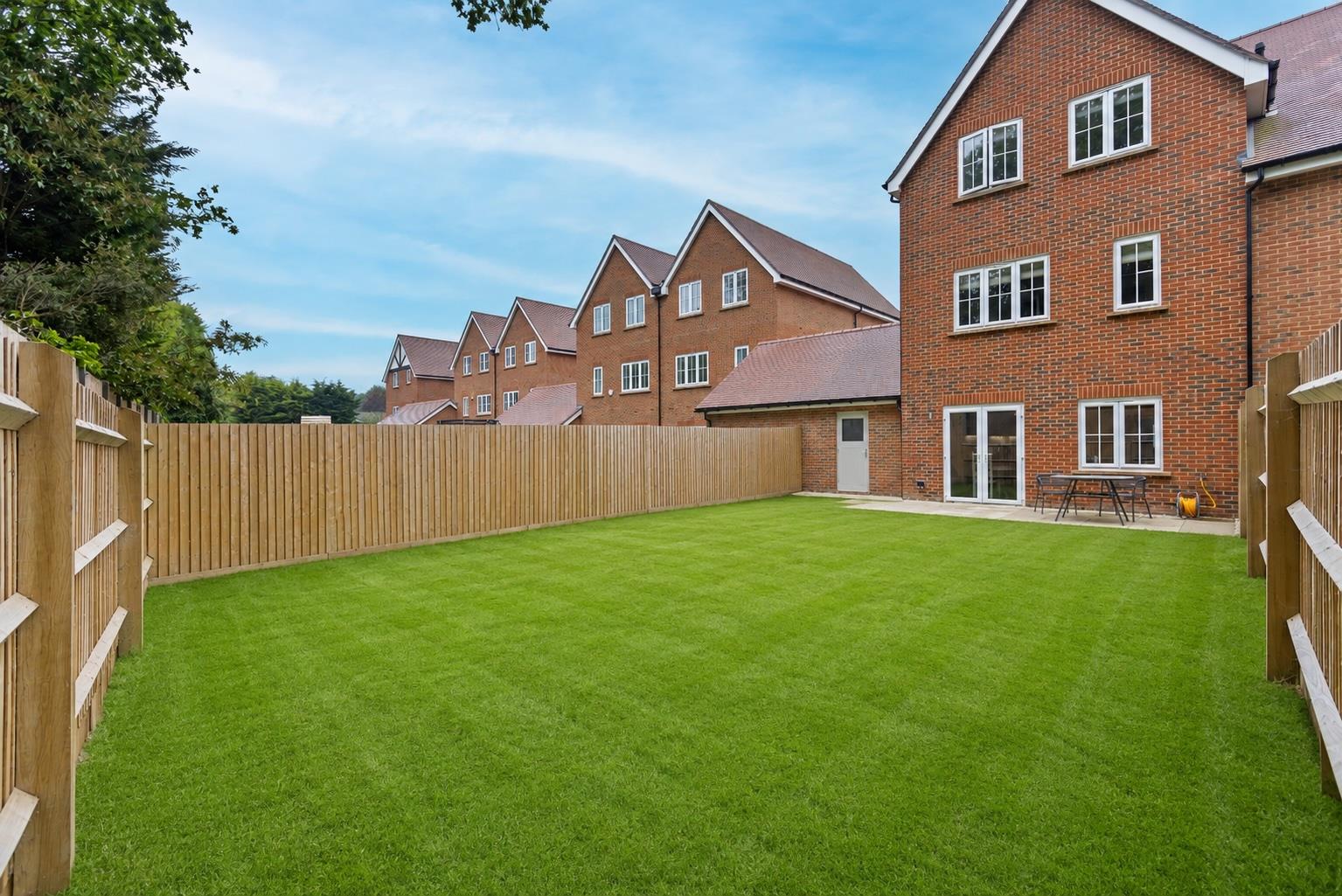 Martin Avenue, Ascot